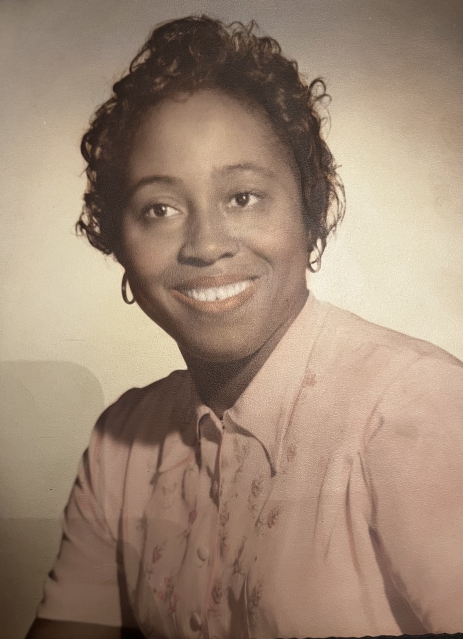  young Carrie Bryant, known as Fannie, in a portrait photo from her earlier years.